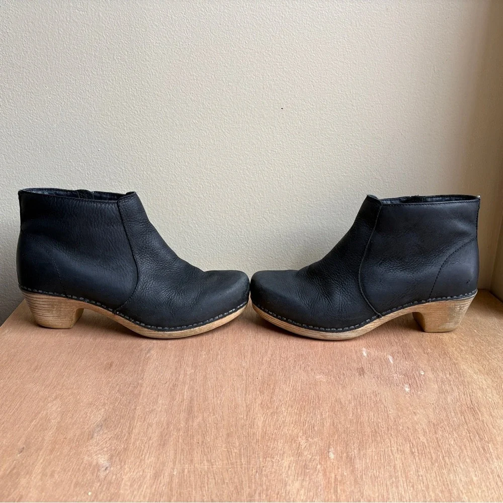 Dansko Black/Charcoal Gray Leather Clog Boots Natural Colored Heels 38/7.5-8 US - Picture 4 of 8